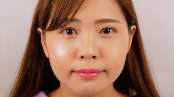 フォトジェニックすぎるMakeup Revolution(メイクアップレボリューション)ミニチョコレートハイライターローズゴールドはピンク×ゴールドの2in1ハイライターに関する画像7