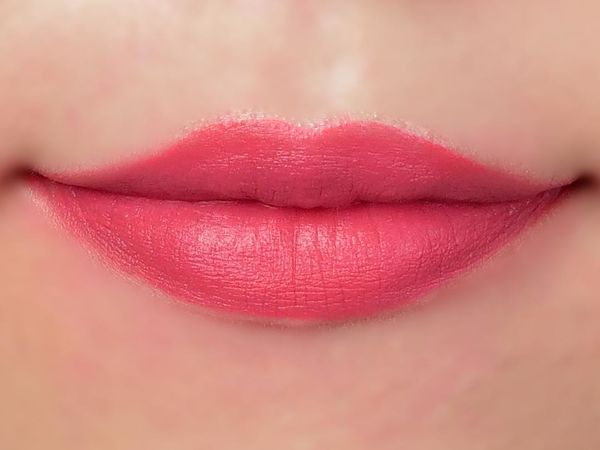 マットでふんわり質感 パッと華やかなレッドピンクに関する画像13